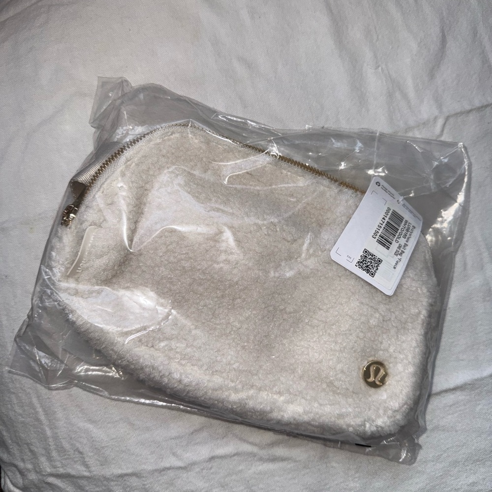 Lululemon Cream Sherpa Crossbody Bag - Picture 3 of 4